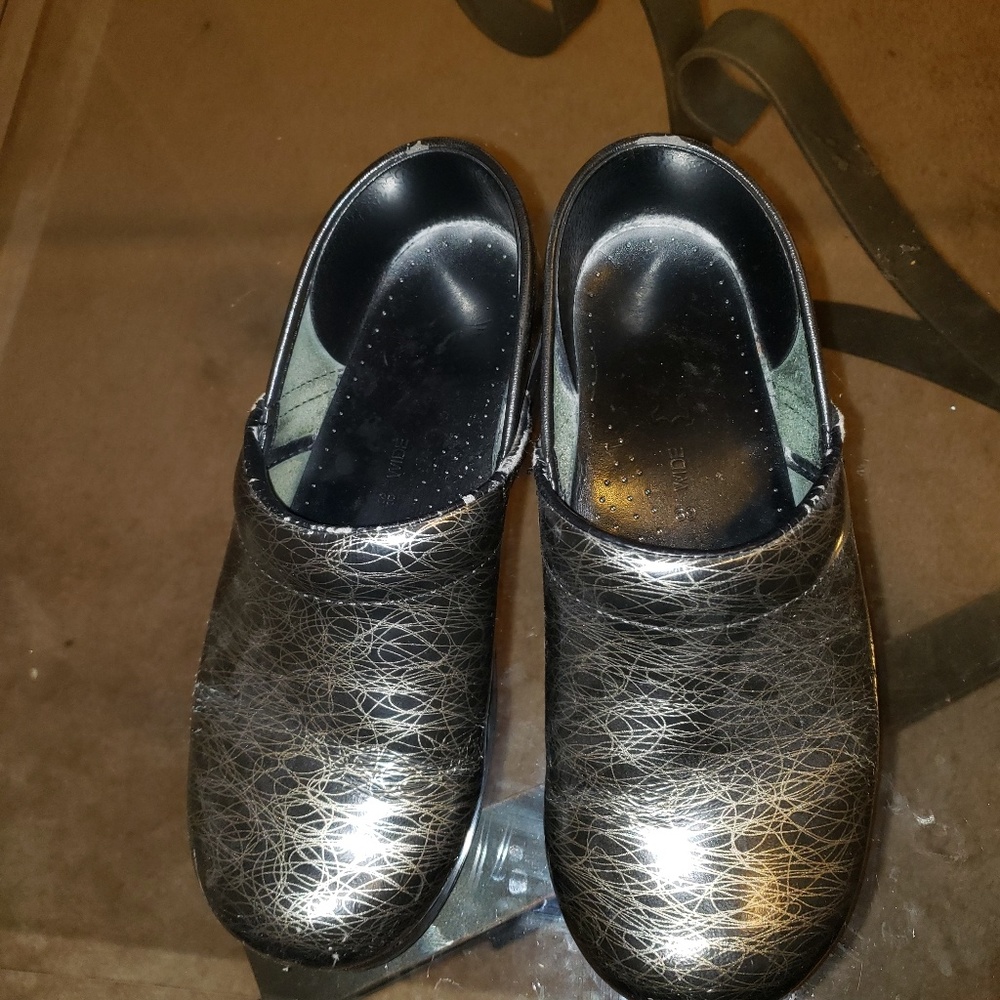 Dansko 39 wide